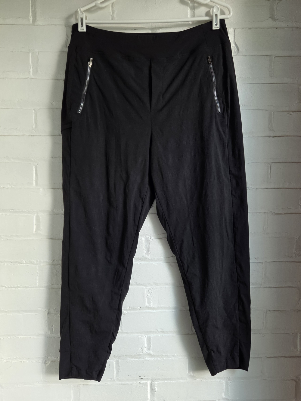 Athleta Women’s Trekkie North Joggers Sz 14 Black Drawstring Zip Pockets